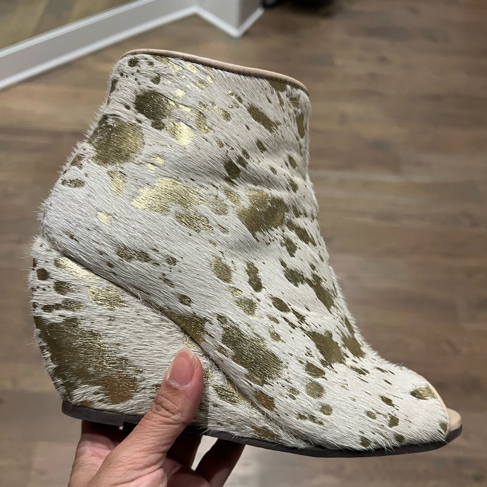 Naughty monkey white & gold bootie. Size 6. Very comfortable & easy to style.
